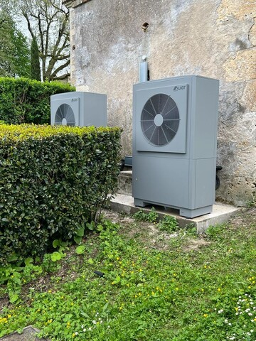 Installation de deux pompes à chaleur Auer air-eau en cascade à Jurançon